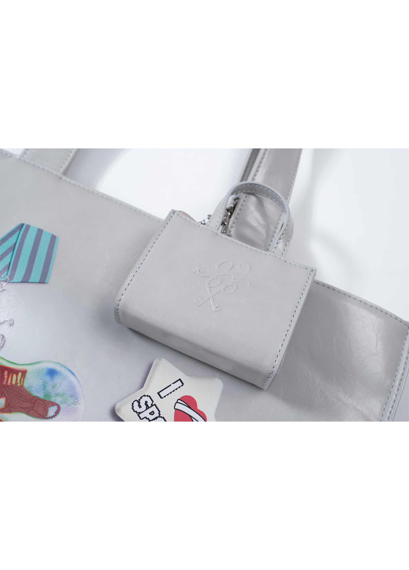 Badge printed high capacity tote bag