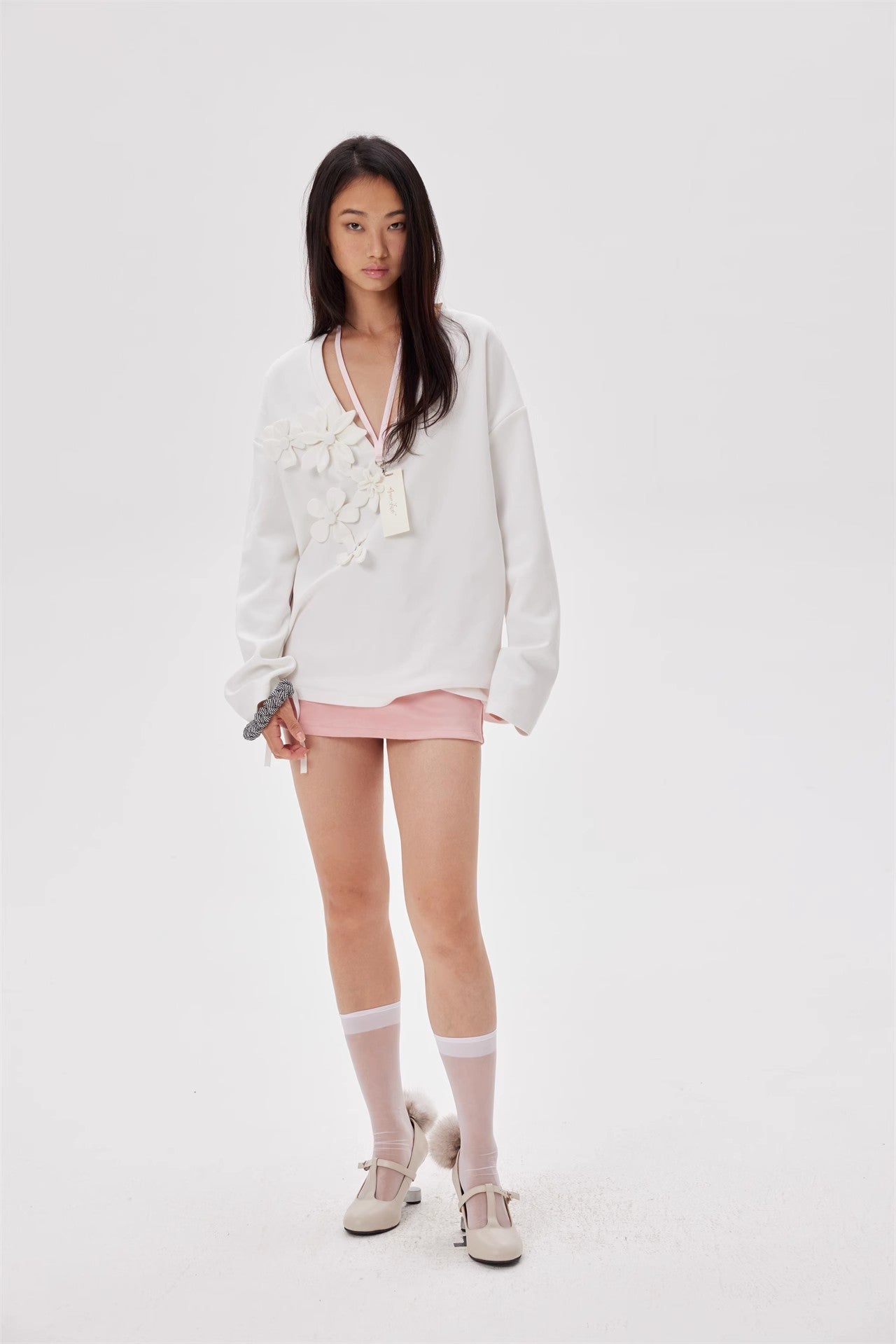 Handmade flower V-neck Sweatshirt White