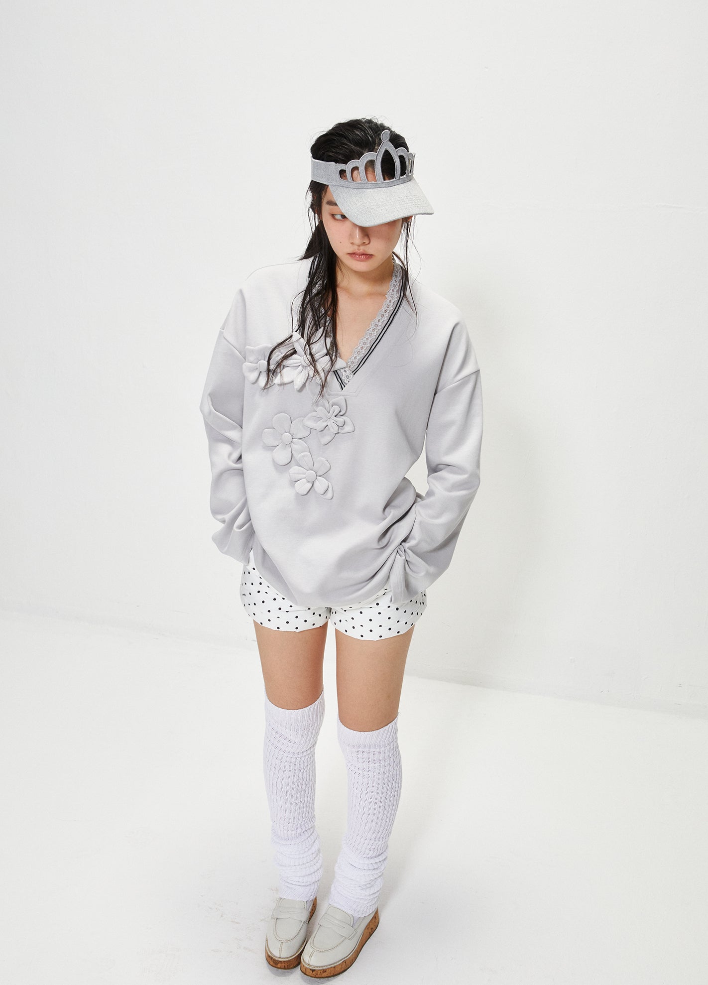 Handmade flower V-neck Sweatshirt Grey