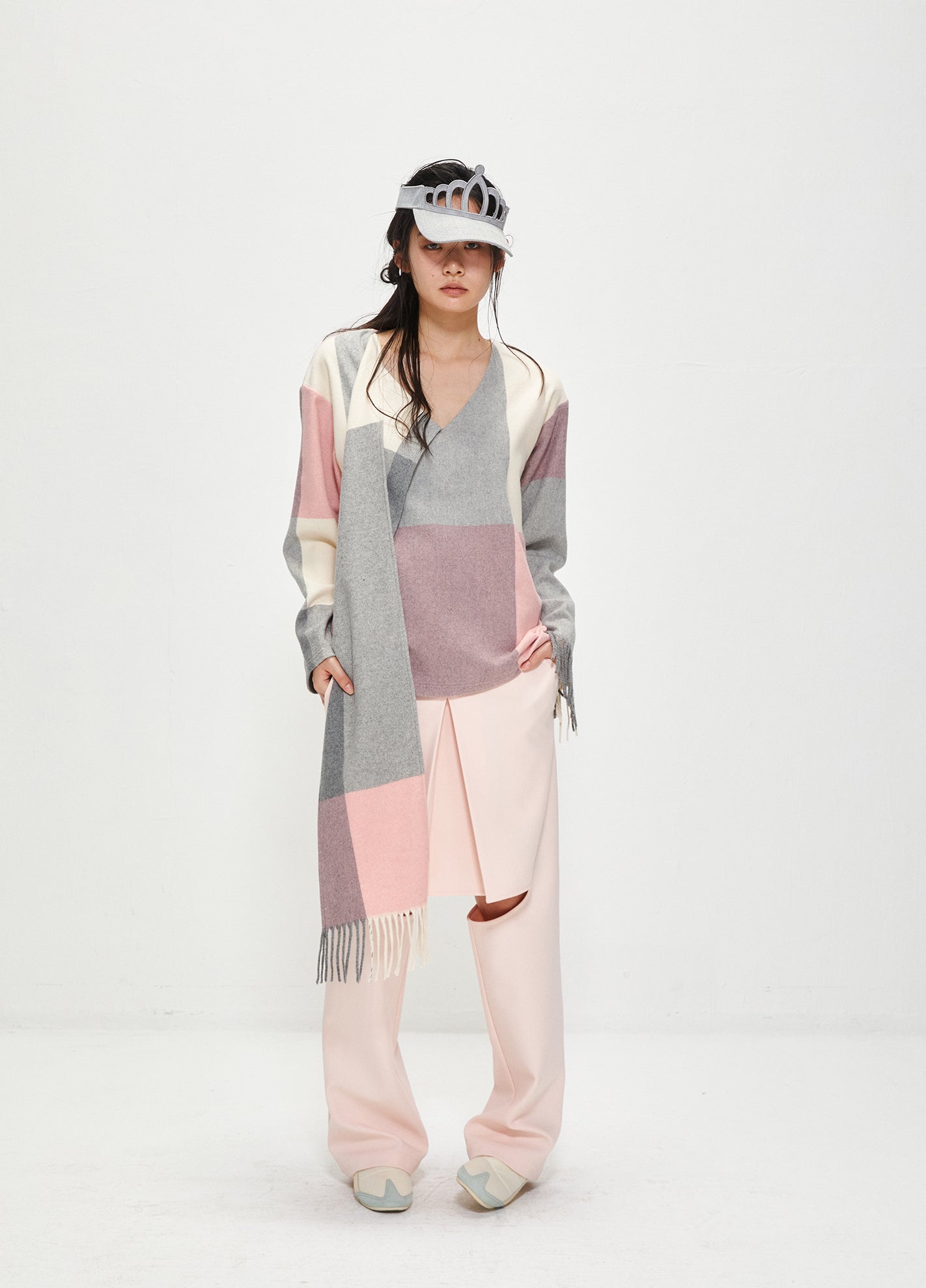 Scarf integrated wool sweater