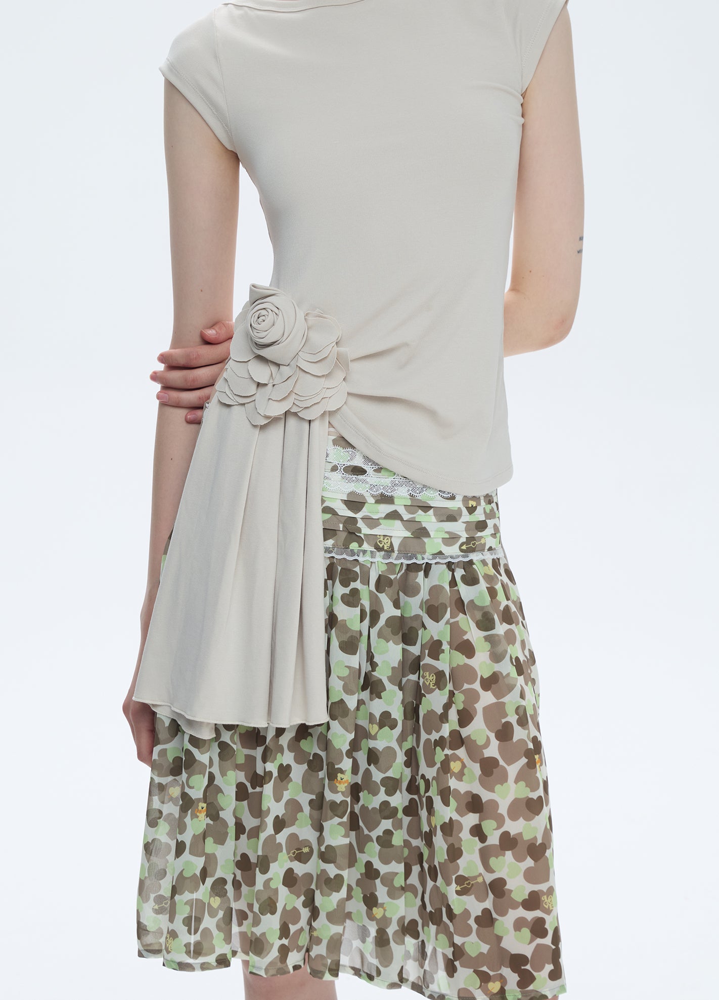 Round neck short sleeved irregular flower top T-shirt